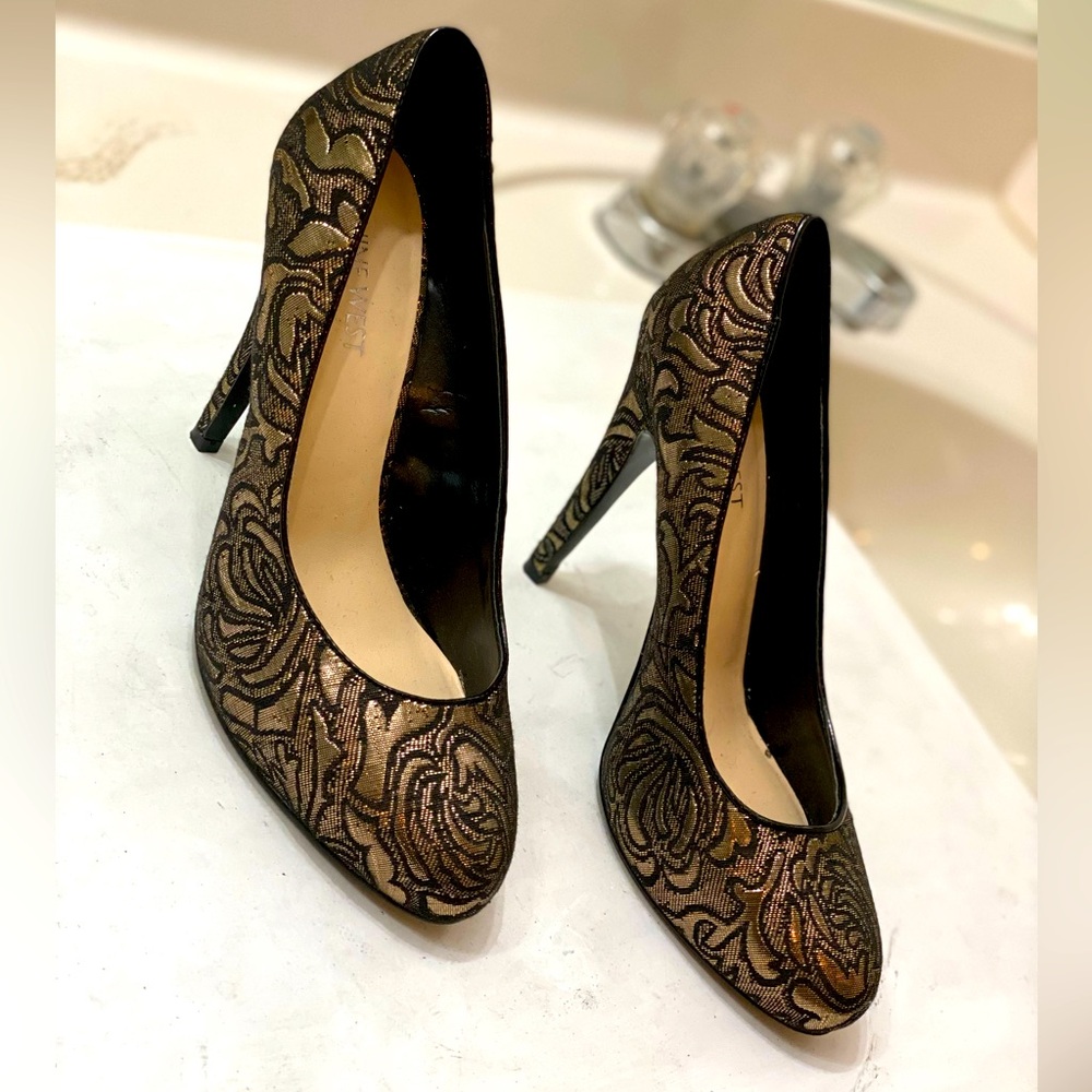 Nine West black gold women’s heel excellent condition size 8 with 4.5 inch heel